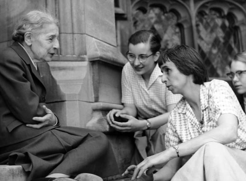 Lise Meitner with students at Bryn Mawr College in 1959