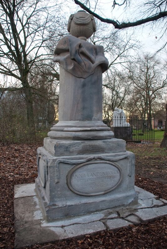 Anna Vandenhoek monument